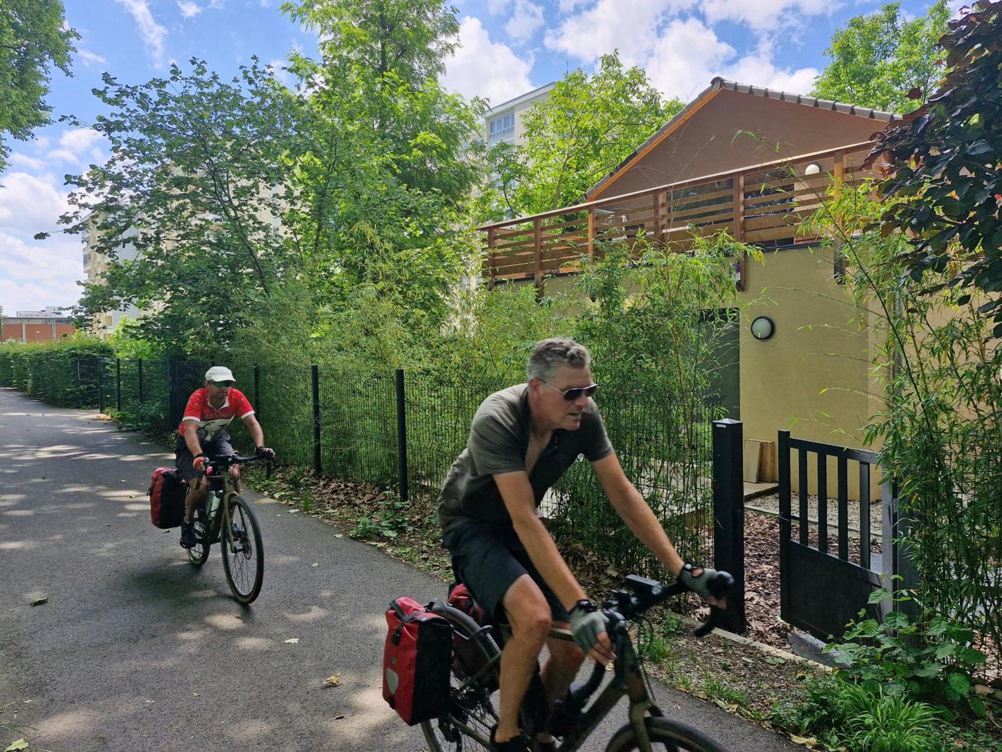 Gite-Appart Com' "Des Cimes Et Jardin" Illkirch-Graffenstaden Exteriör bild